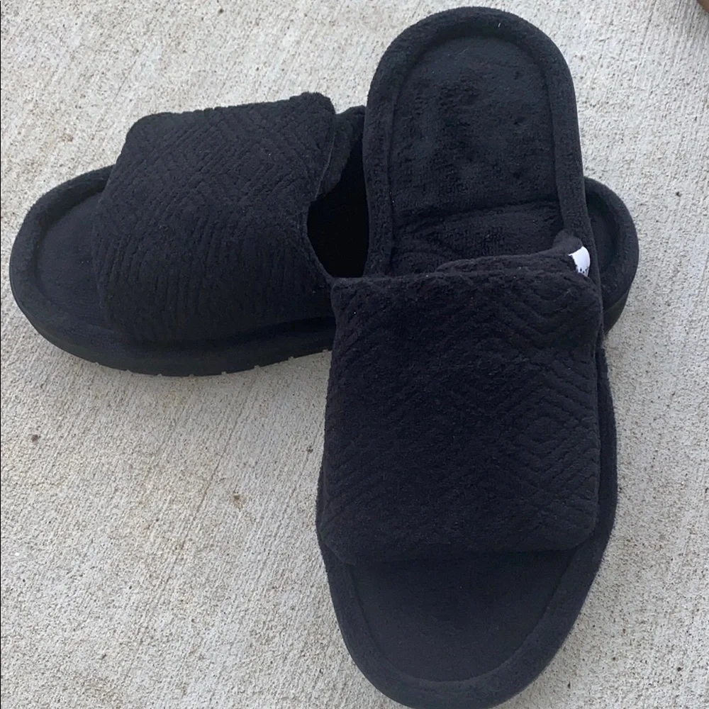 Isotoner Black Women's Slippers - Picture 3 of 7